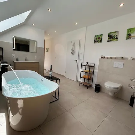 Wellness-ferienhaus Mit Dampfbad & Sauna Am Nuerburgring 度假居 *